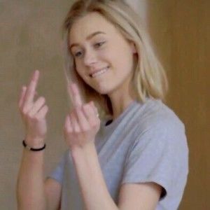 Meet your Posher, Flora